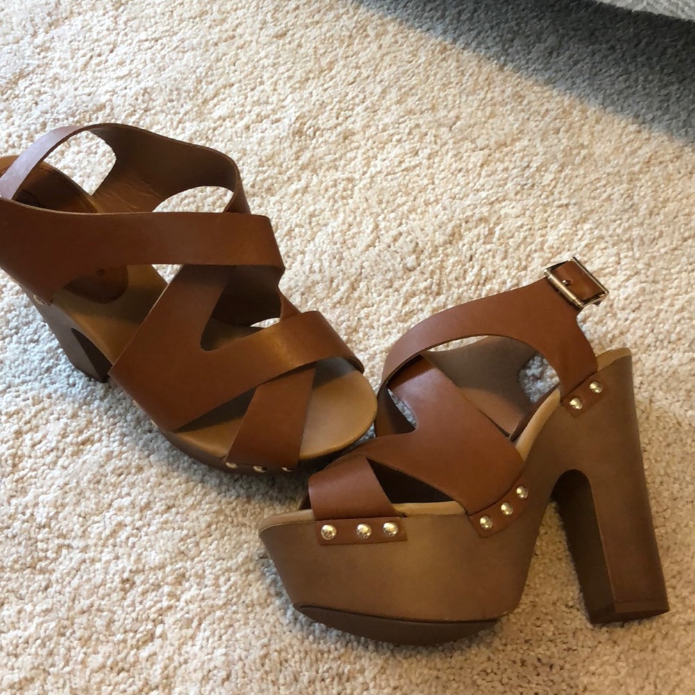 BRAND NEW Breckelle’s Cognac Platform Heel